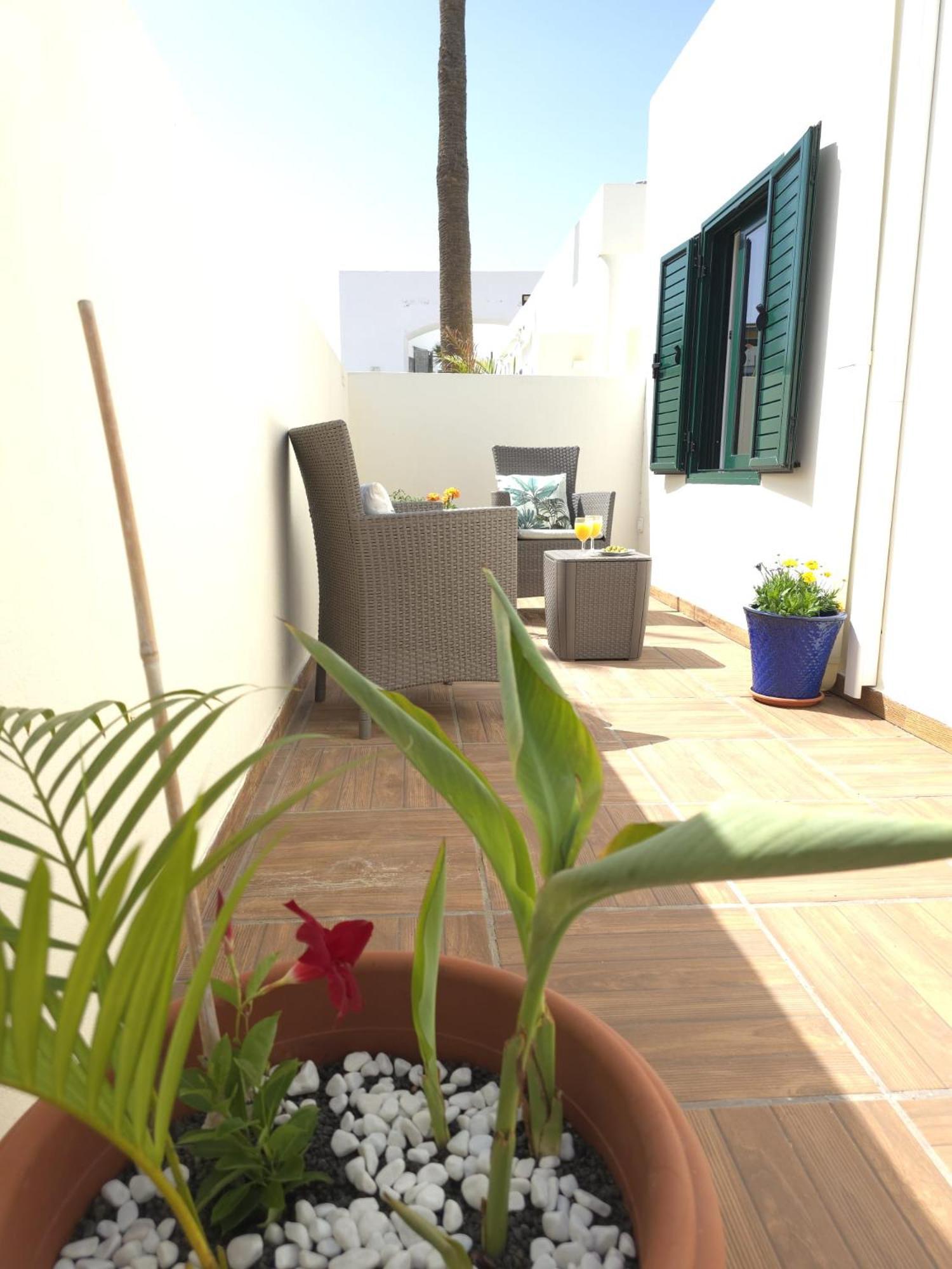 Aqua Sol - Playa Roca - Sea Front Access - Free Ac - Wifi Apartment Costa Teguise
