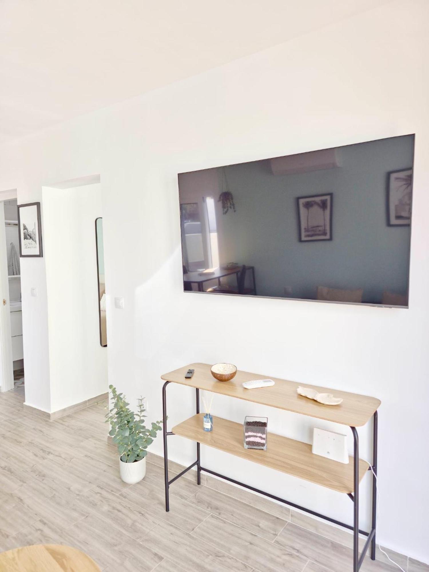 Aqua Sol - Playa Roca - Sea Front Access - Free Ac - Wifi Apartment