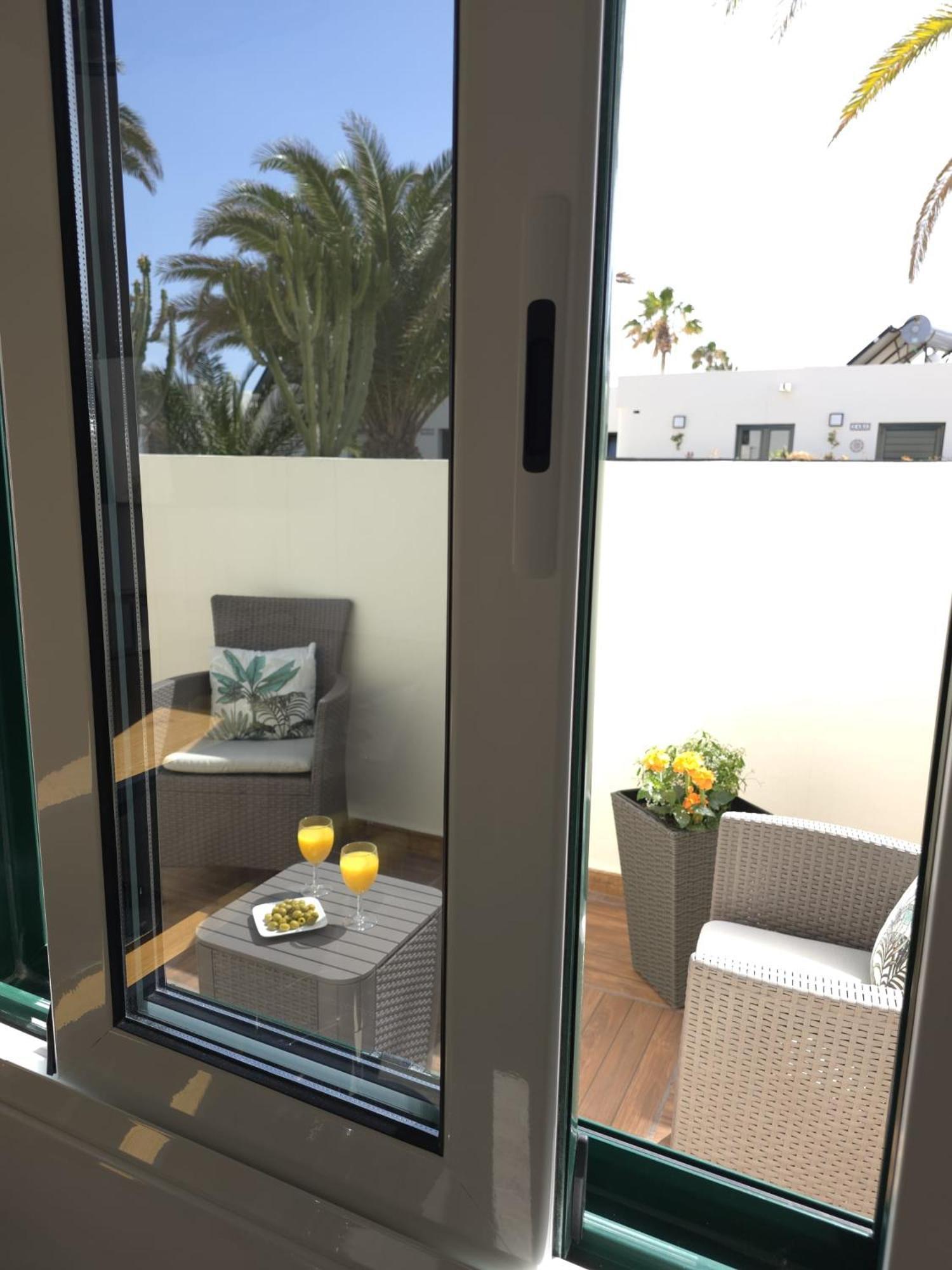 Aqua Sol - Playa Roca - Sea Front Access - Free Ac - Wifi Apartment