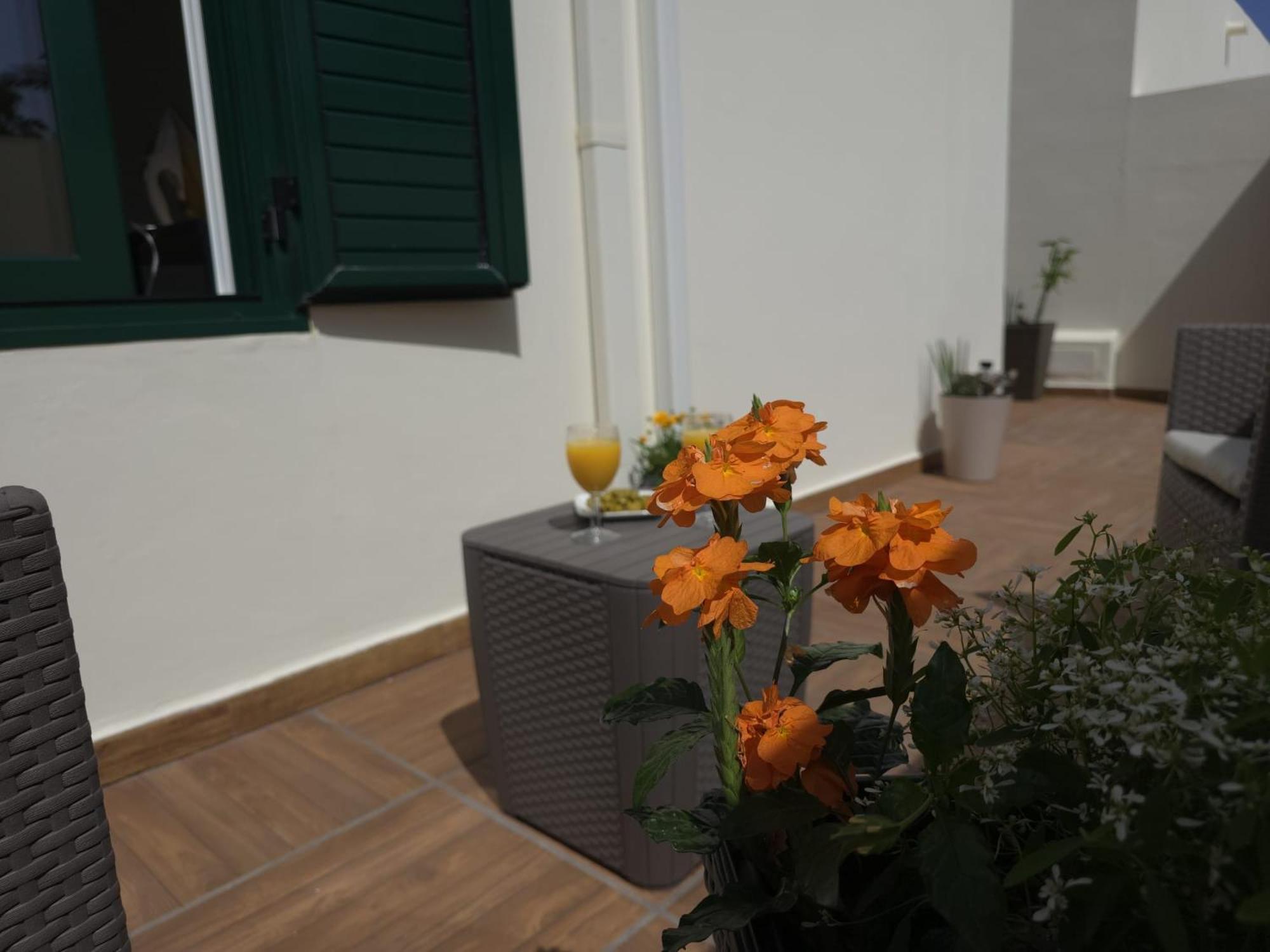 Appartamento Aqua Sol - Playa Roca - Sea Front Access - Free Ac - Wifi *