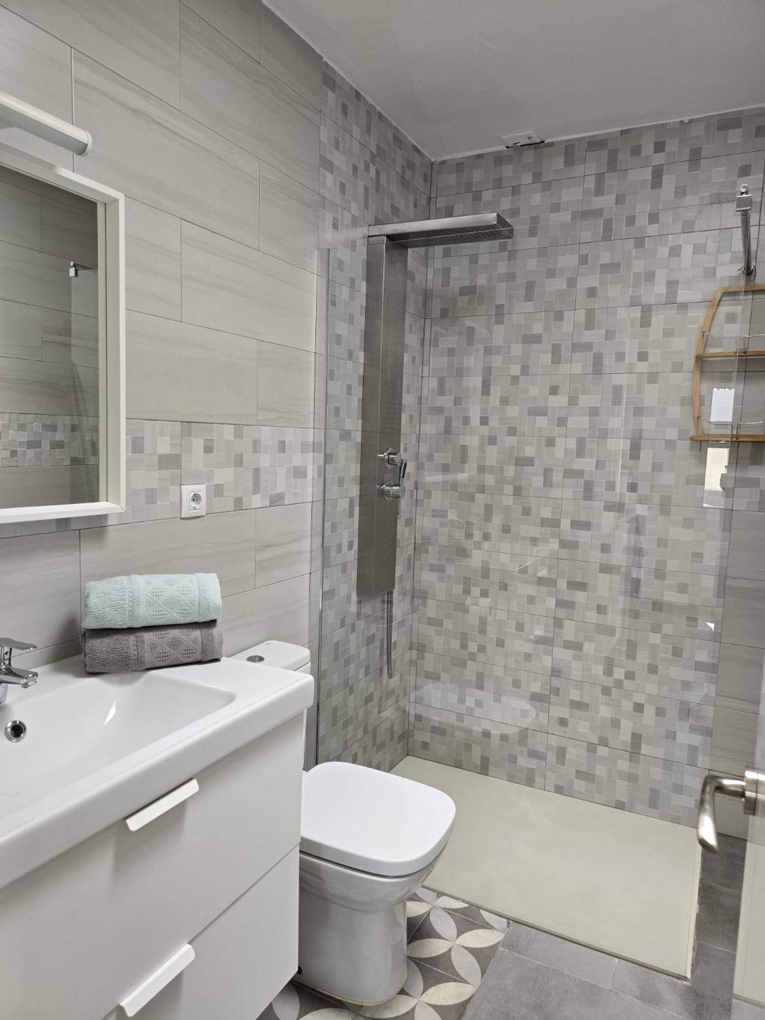 Aqua Sol - Playa Roca - Sea Front Access - Free Ac - Wifi Appartamento *