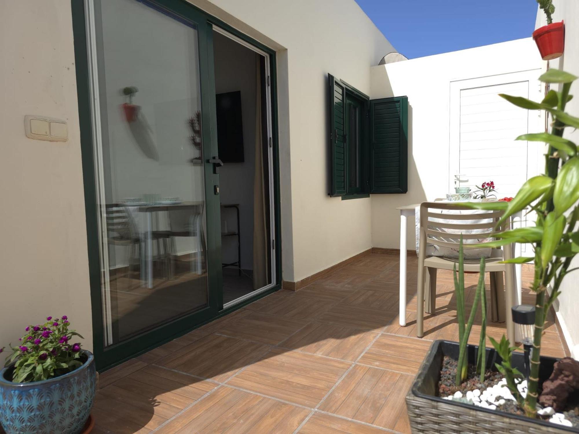 Aqua Sol - Playa Roca - Sea Front Access - Free Ac - Wifi * Costa Teguise