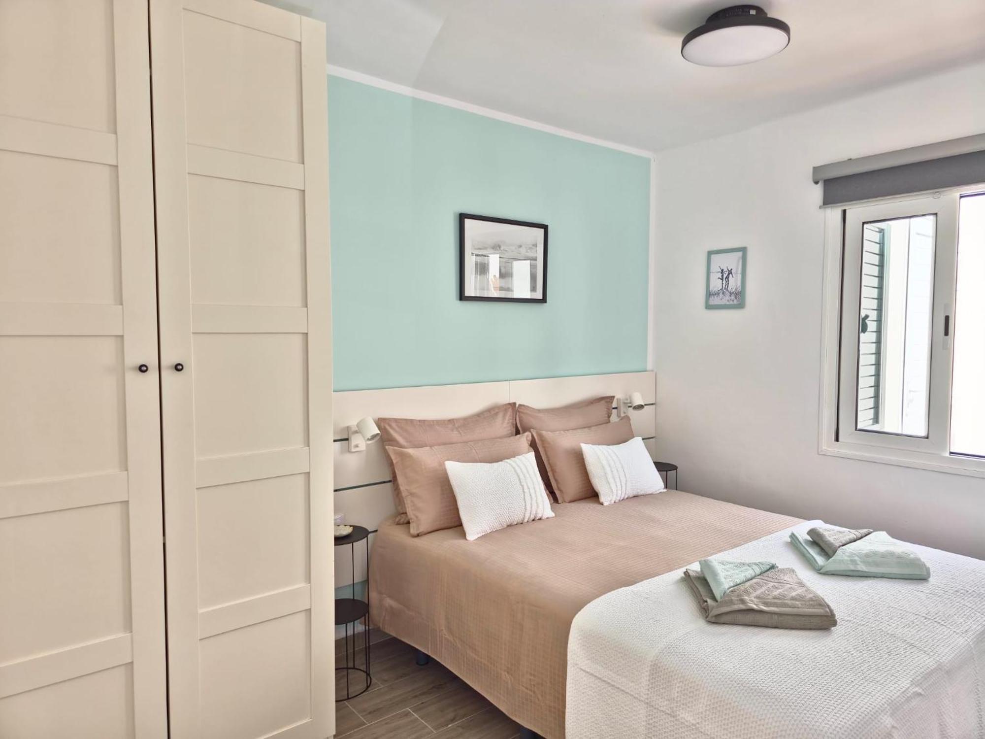 Aqua Sol - Playa Roca - Sea Front Access - Free Ac - Wifi Apartment *